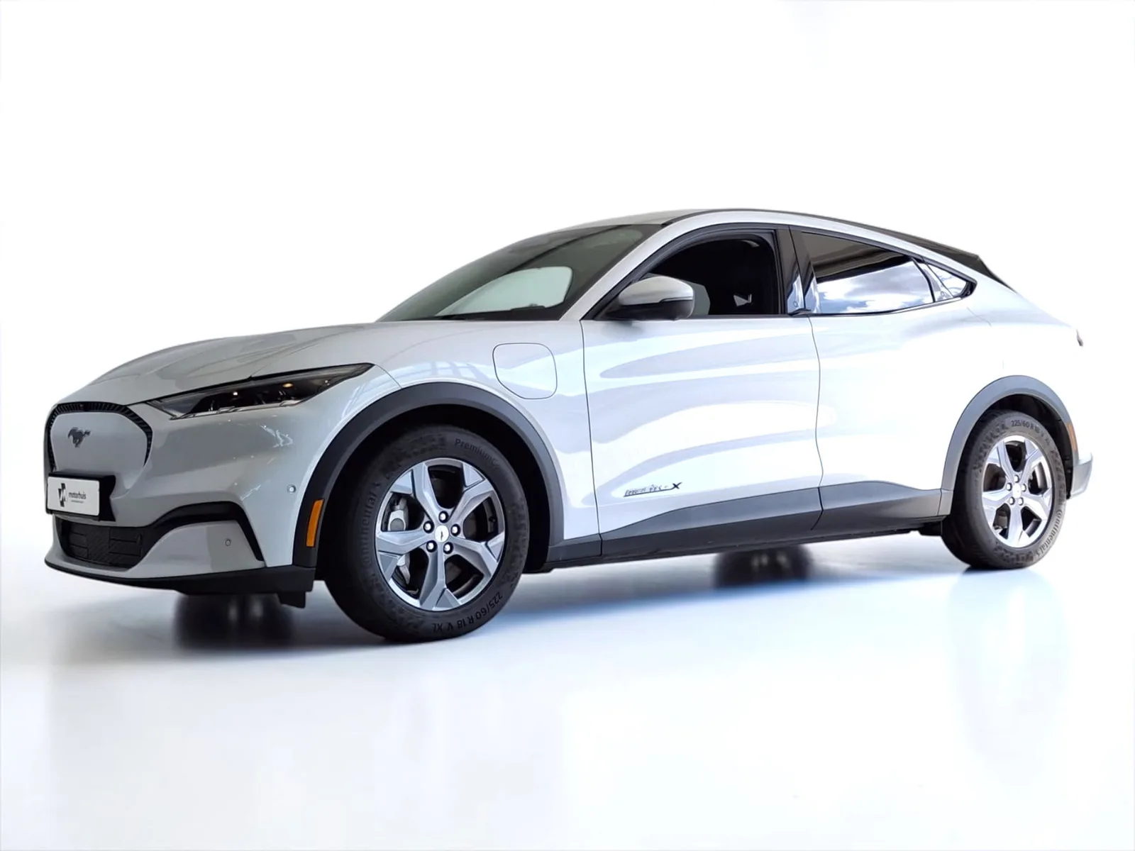 Ford Mustang Mach-E (2022) — foto 1
