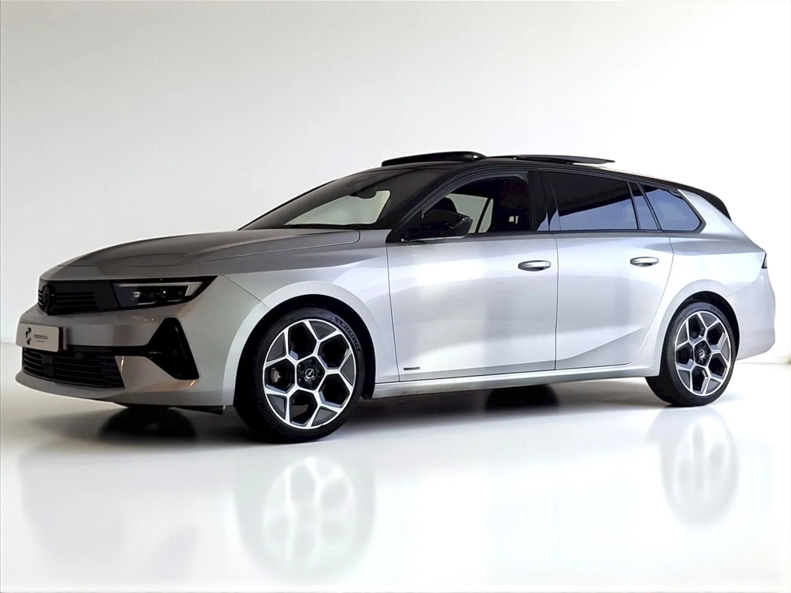 Opel Astra (2023) — foto 1