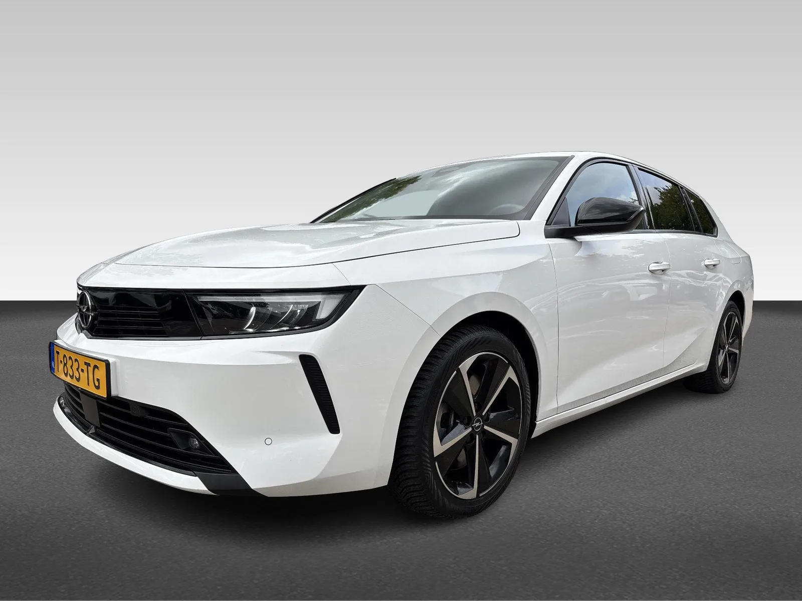 Opel Astra (2023) — foto 1
