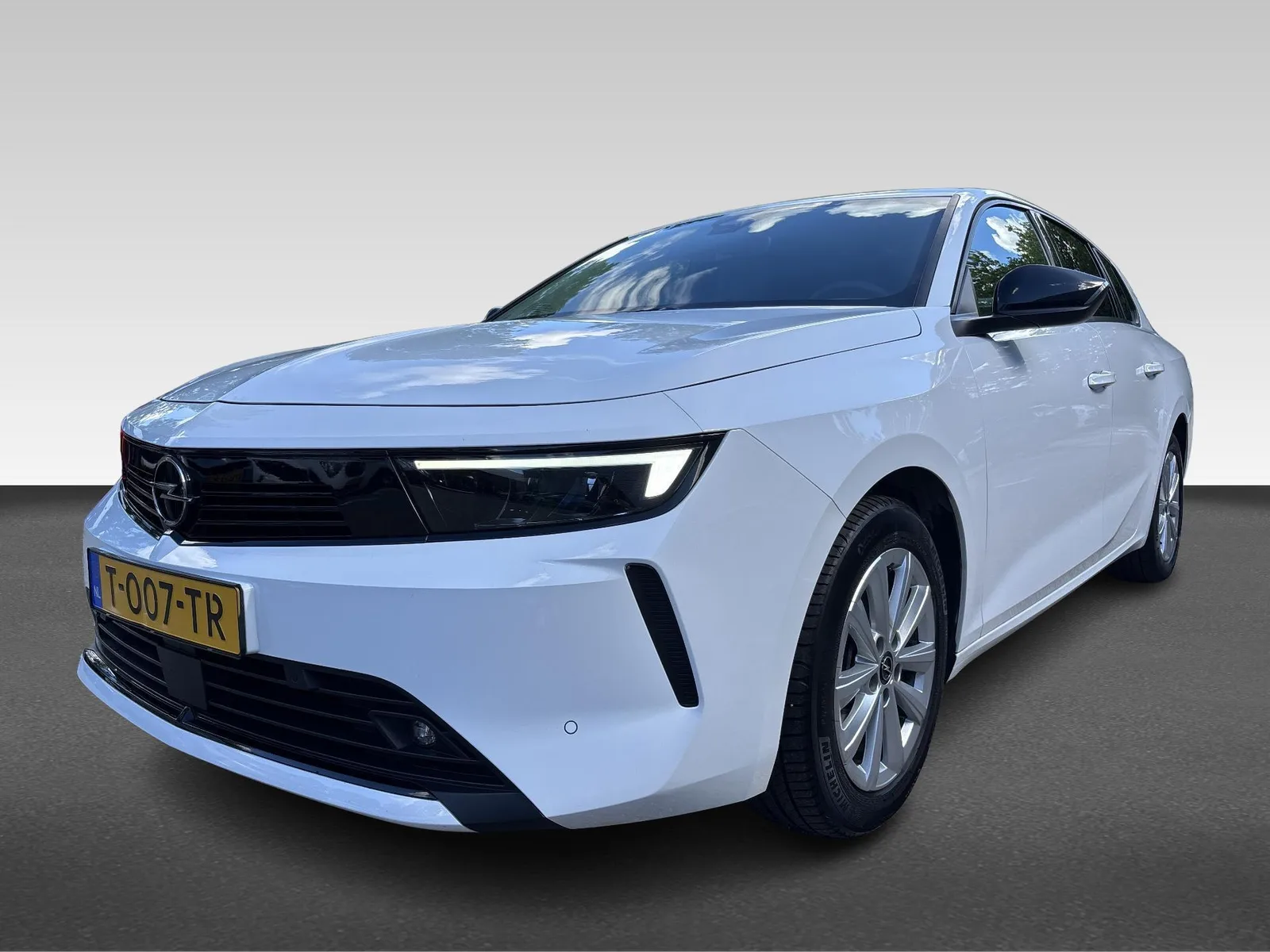 Opel Astra (2023) — foto 1