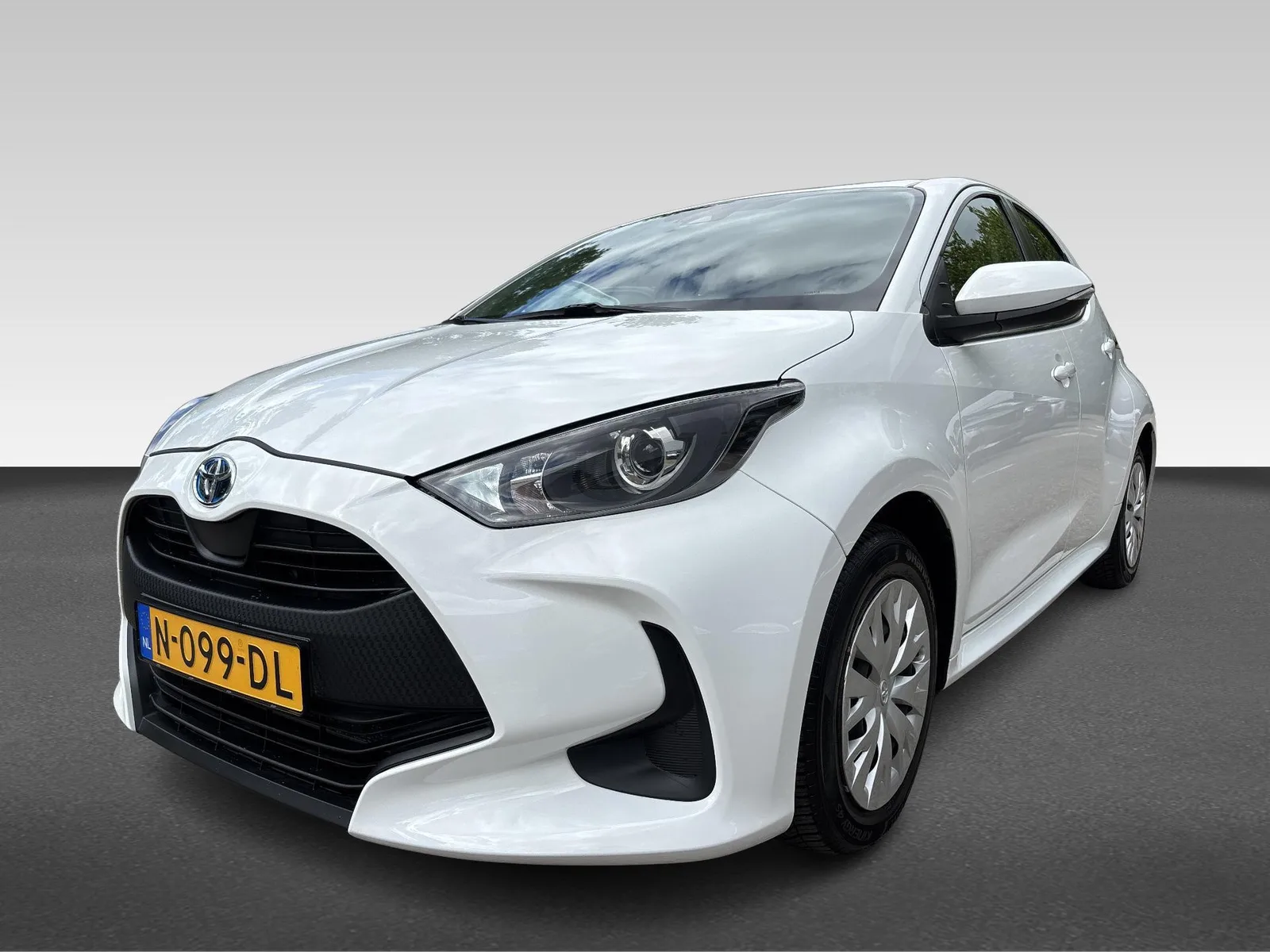 Toyota Yaris (2021) — foto 1