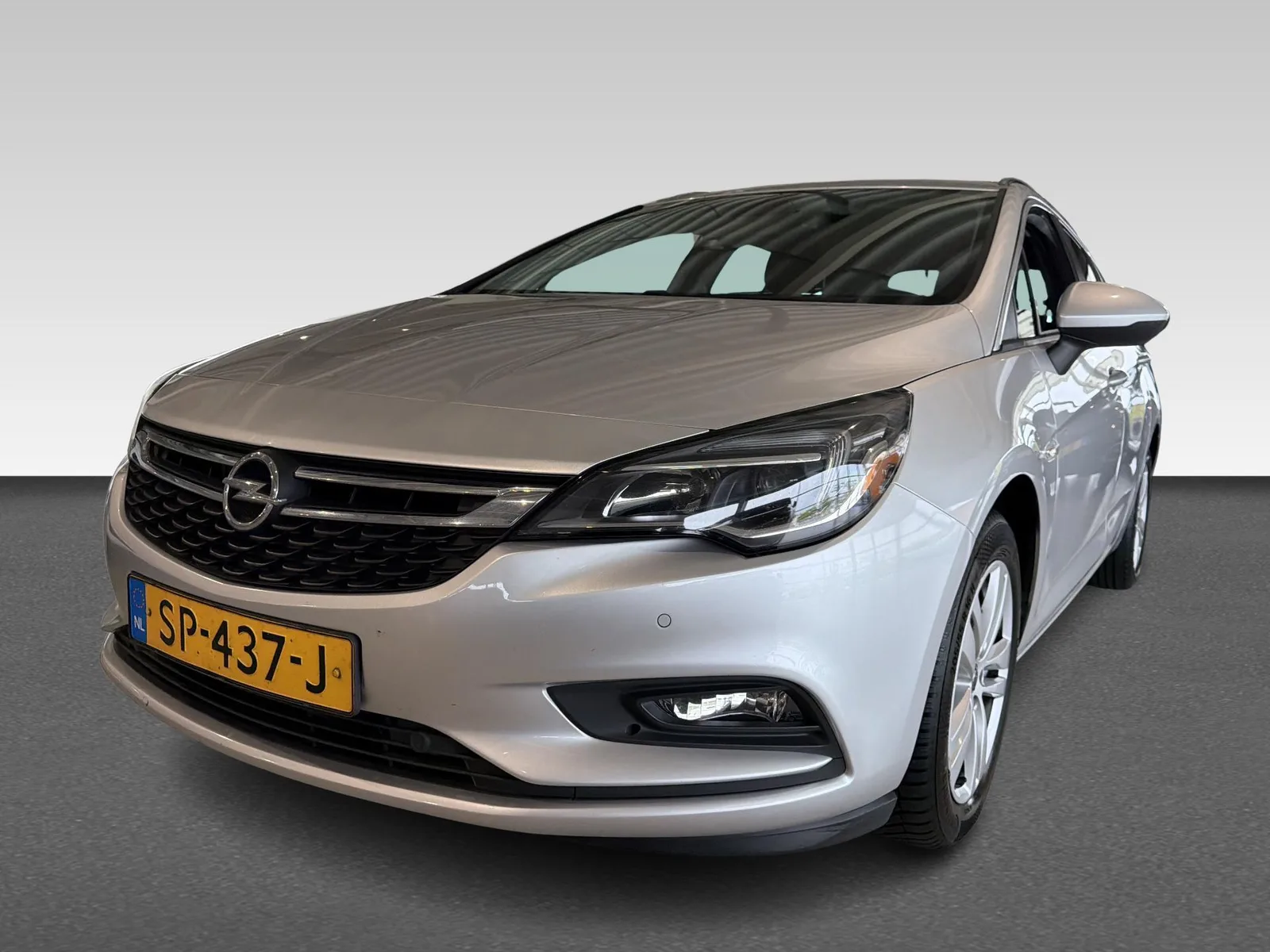 Opel Astra (2018) — foto 1