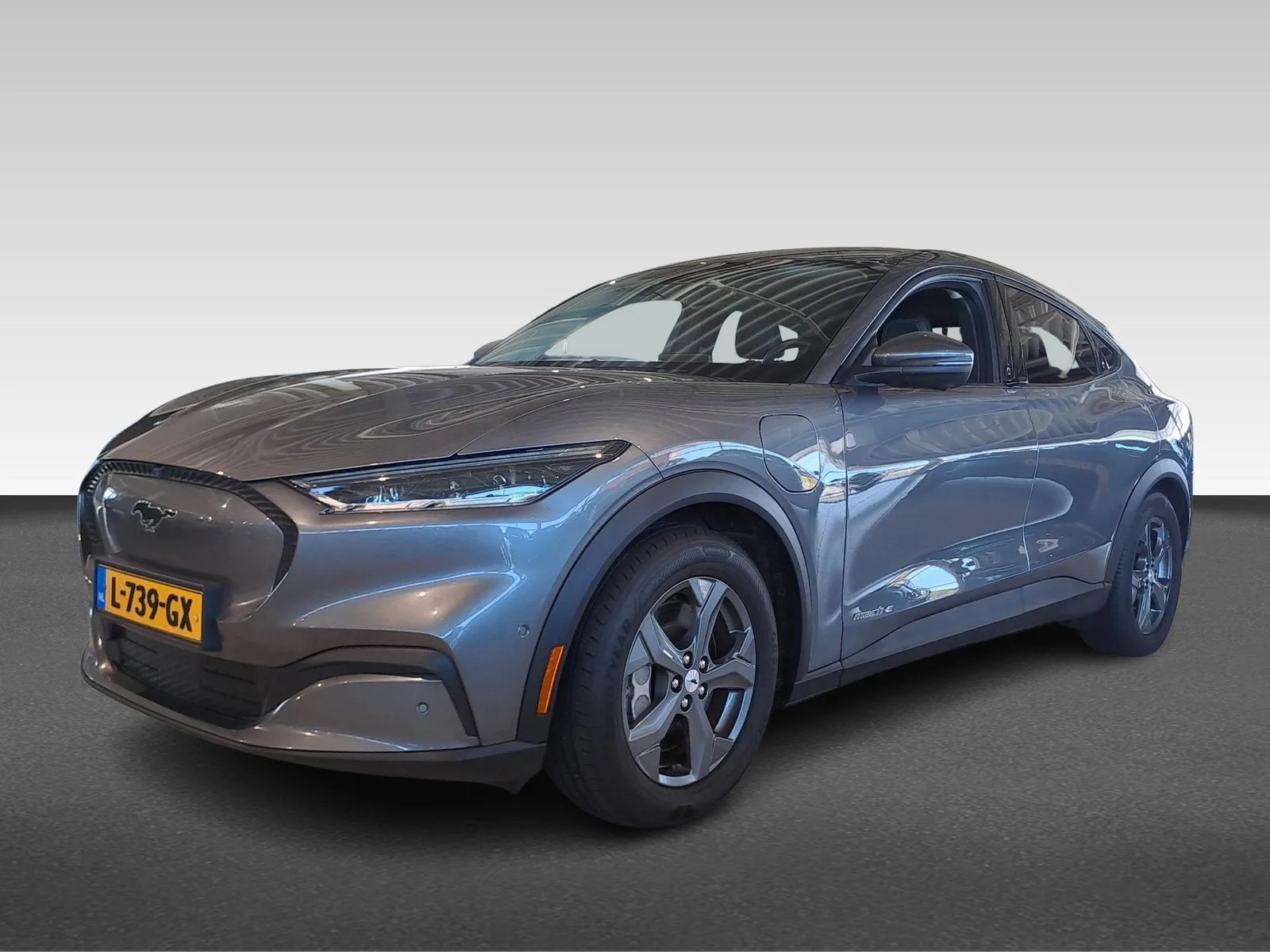 Ford Mustang Mach-E (2021) — foto 1