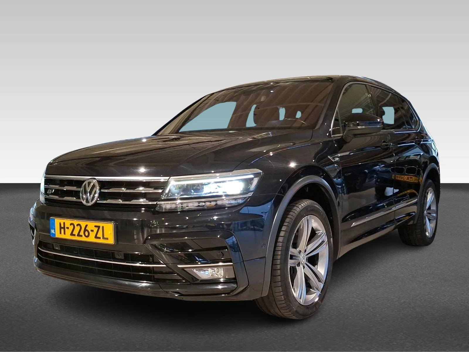 Volkswagen Tiguan (2020) — foto 1