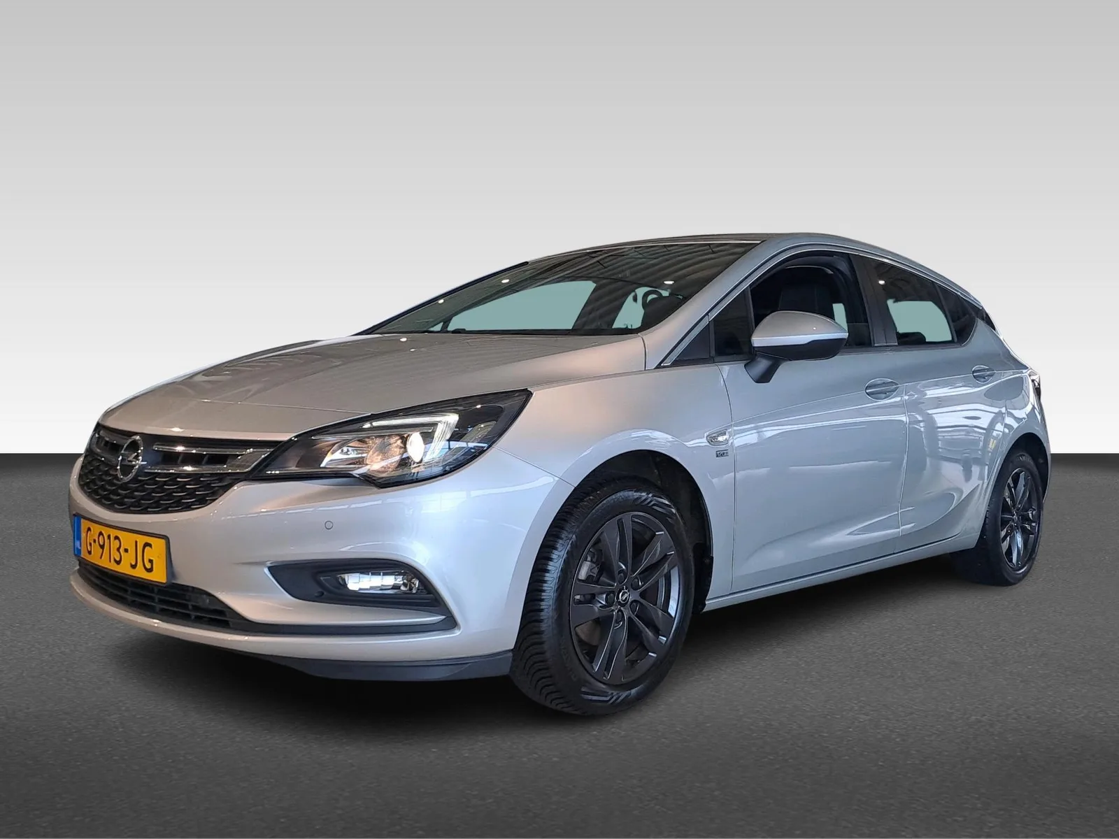 Opel Astra (2019) — foto 1
