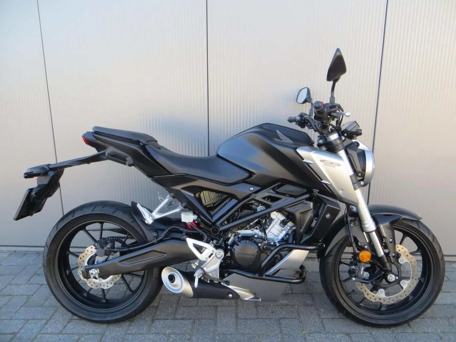 Honda CB125R (2018) — foto 1