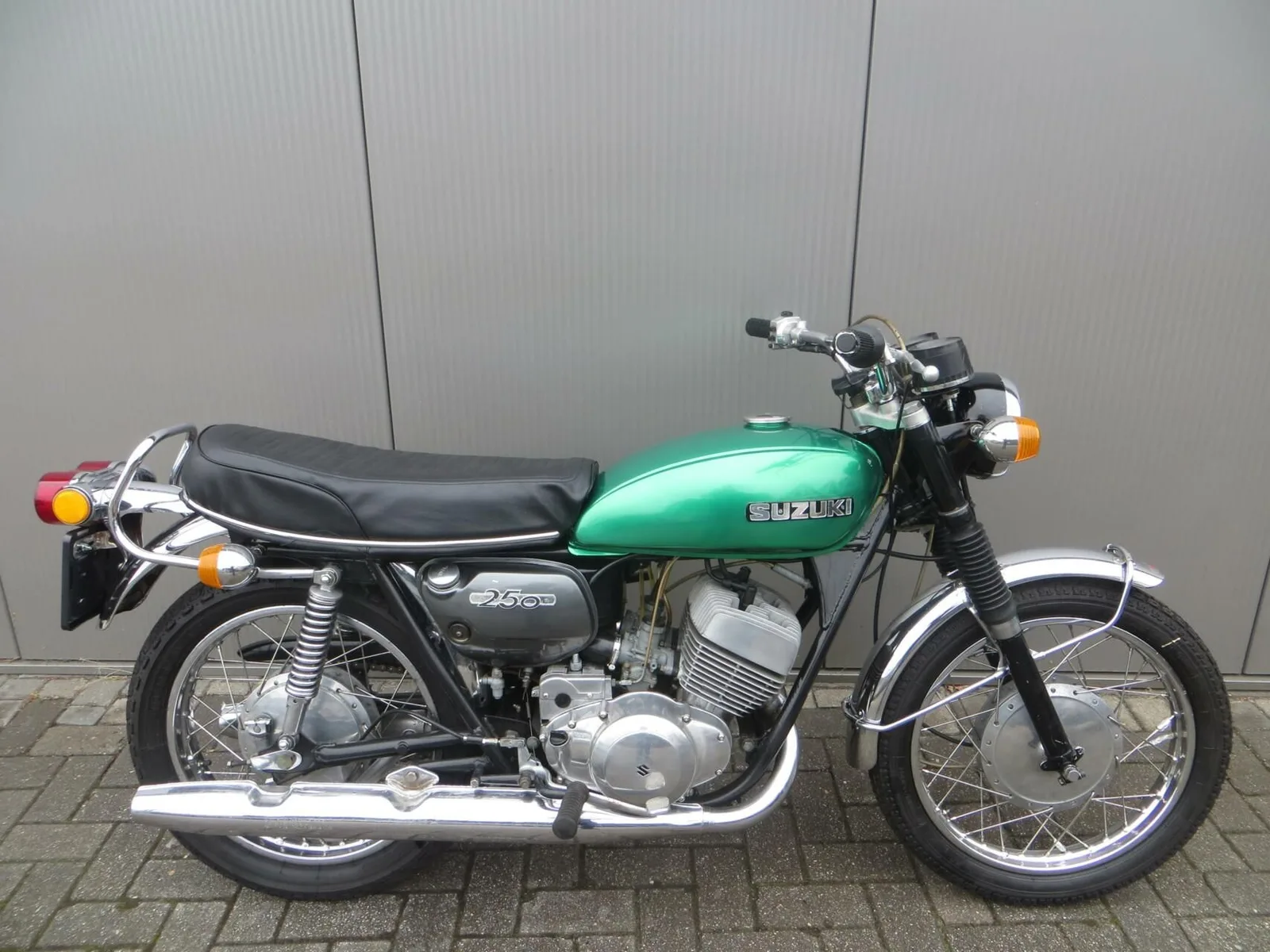 Suzuki GT 250 (1972) — foto 1
