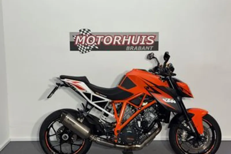 KTM 1290 SuperDuke R (2016)
