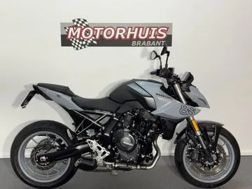 Suzuki GSX-8S (2024) — foto 1