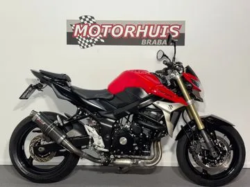 Suzuki GSR750 (2011) — foto 1
