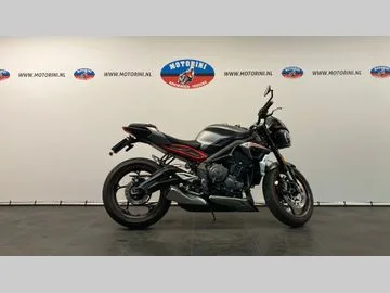 TRIUMPH STREET (2020) — foto 1