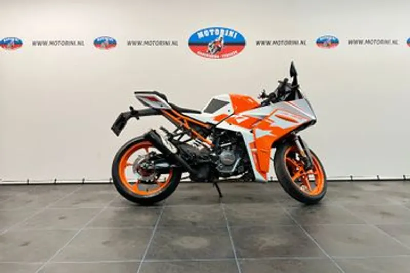 KTM RC 125 (2023)