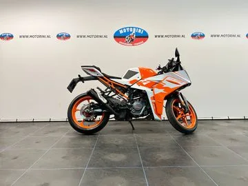 KTM RC (2023) — foto 1
