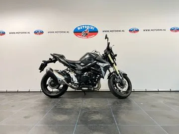 Suzuki GSR (2015) — foto 1