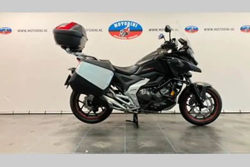 Honda NC750X (2023)