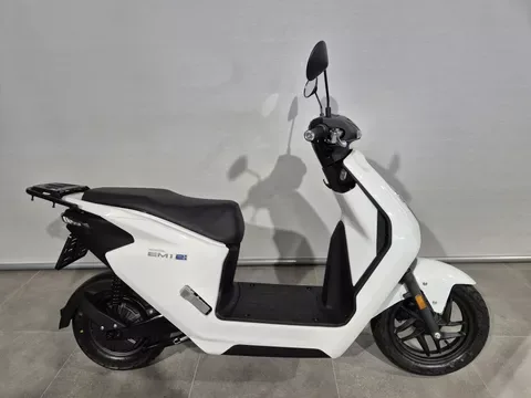 Yamaha Xmax 300 Iron MAX (2019) — foto 1