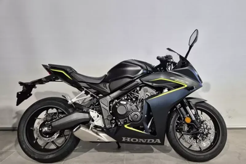 Kawasaki Z900 (2026)