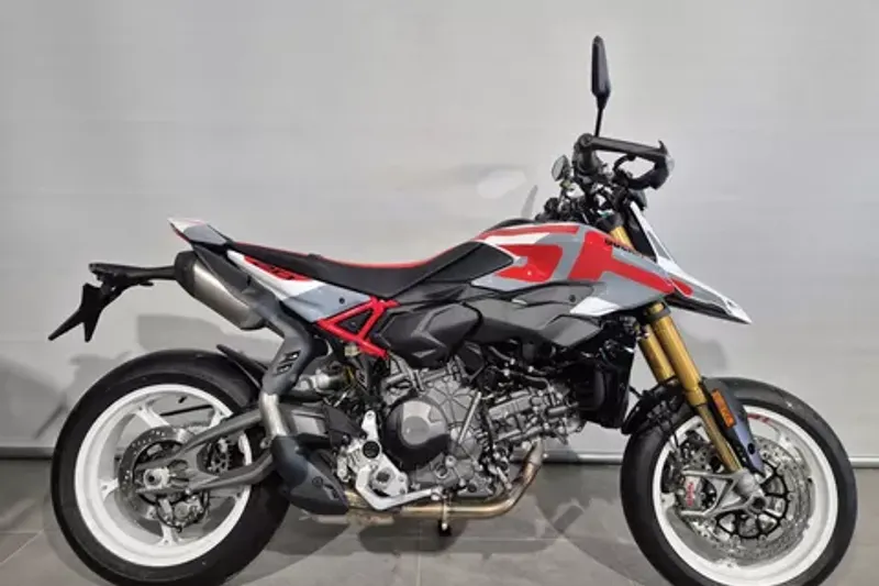 Honda CB125R (2022)