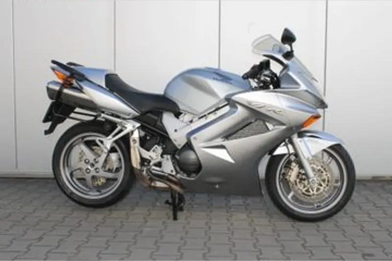 Honda VFR800 (2005)