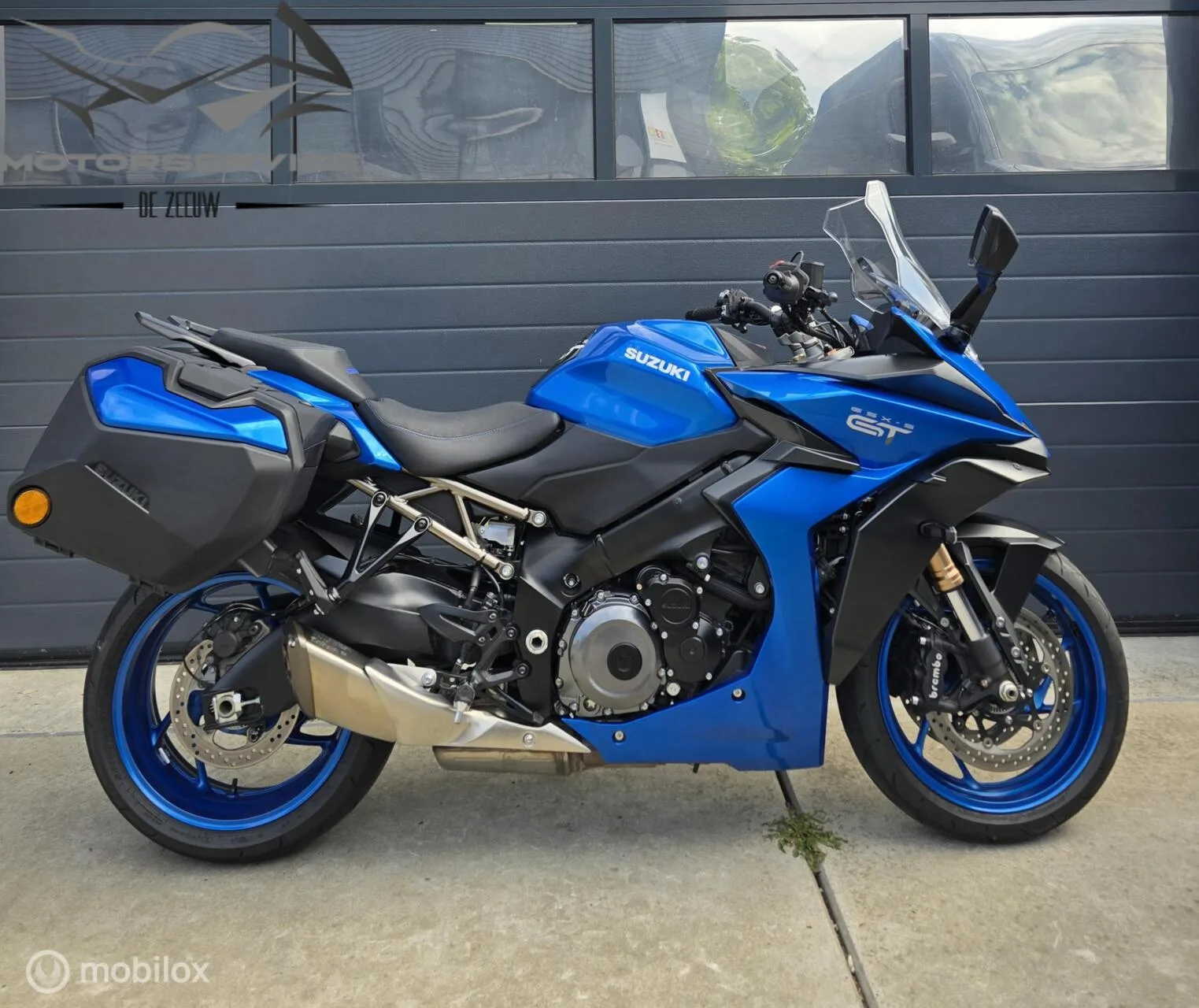 Suzuki GSX-S1000GT Plus (2022) — foto 1