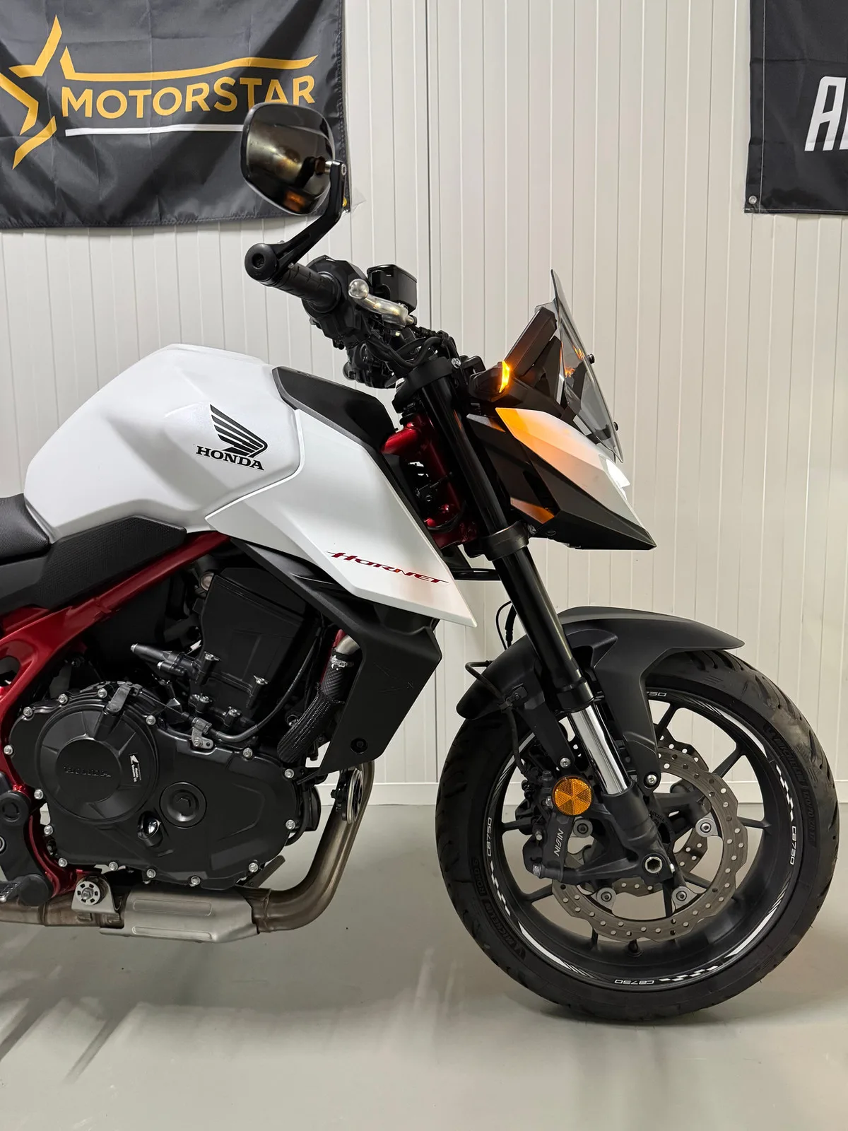 Honda Hornet 750 (2025) — foto 1