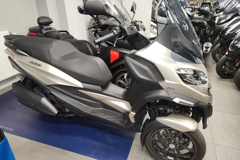 Piaggio MP3 400 HPE (2023)