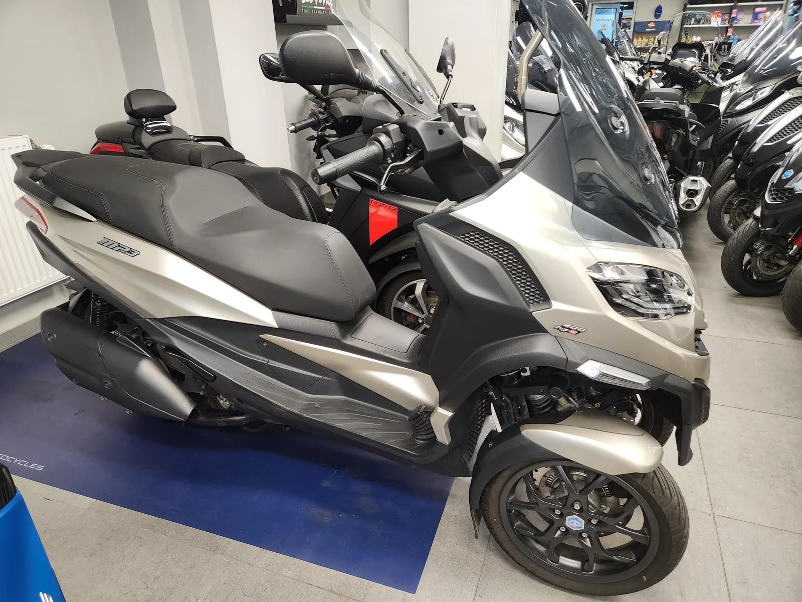 Piaggio MP3 400 HPE (2023) — foto 1