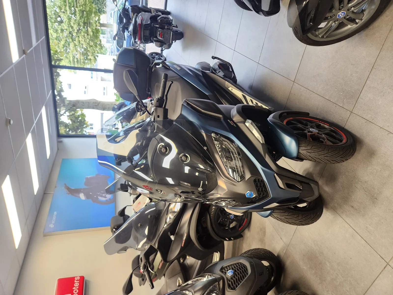 Piaggio MP3 530 HPE Exclusive (2025) — foto 1