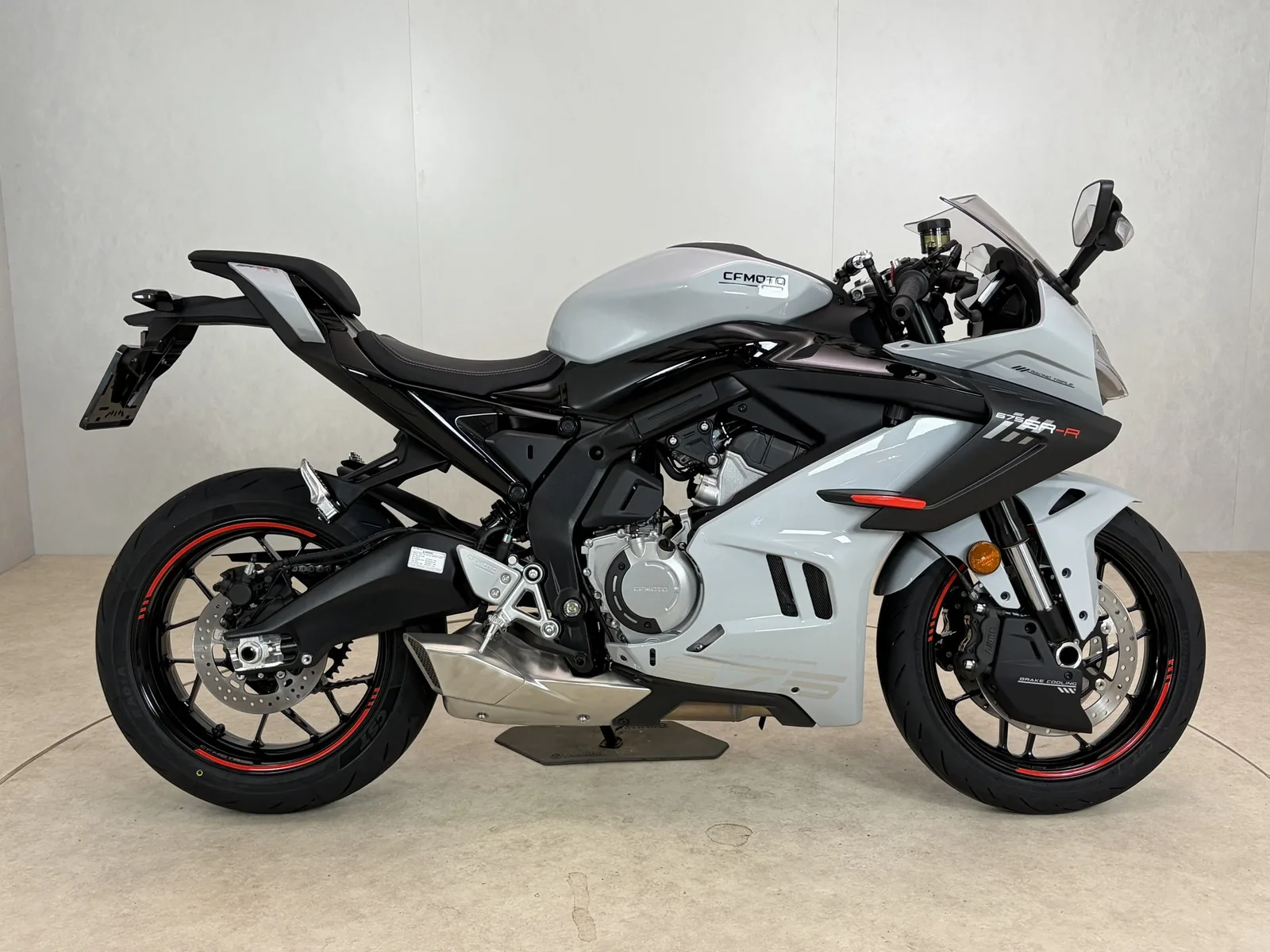 CFMoto 800MT-X (2026) — foto 1
