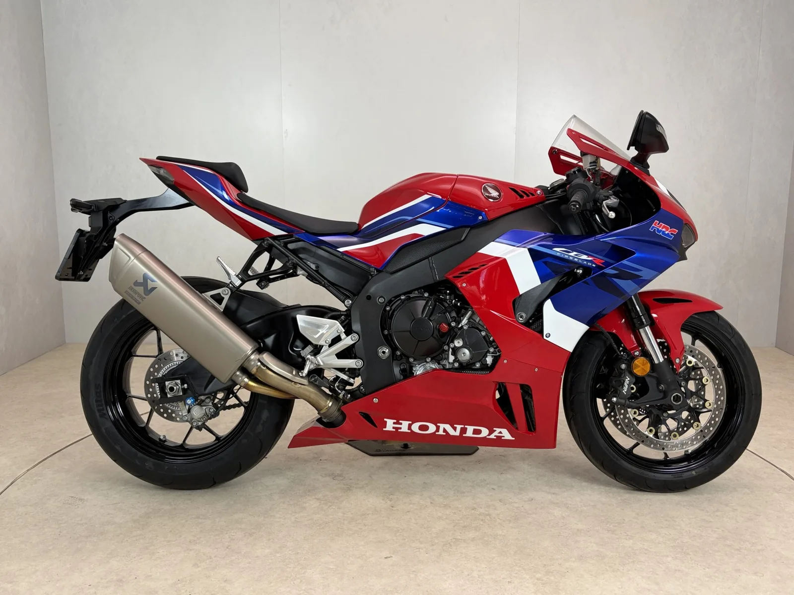 Honda CBR 1000 RRR (2021) — foto 1