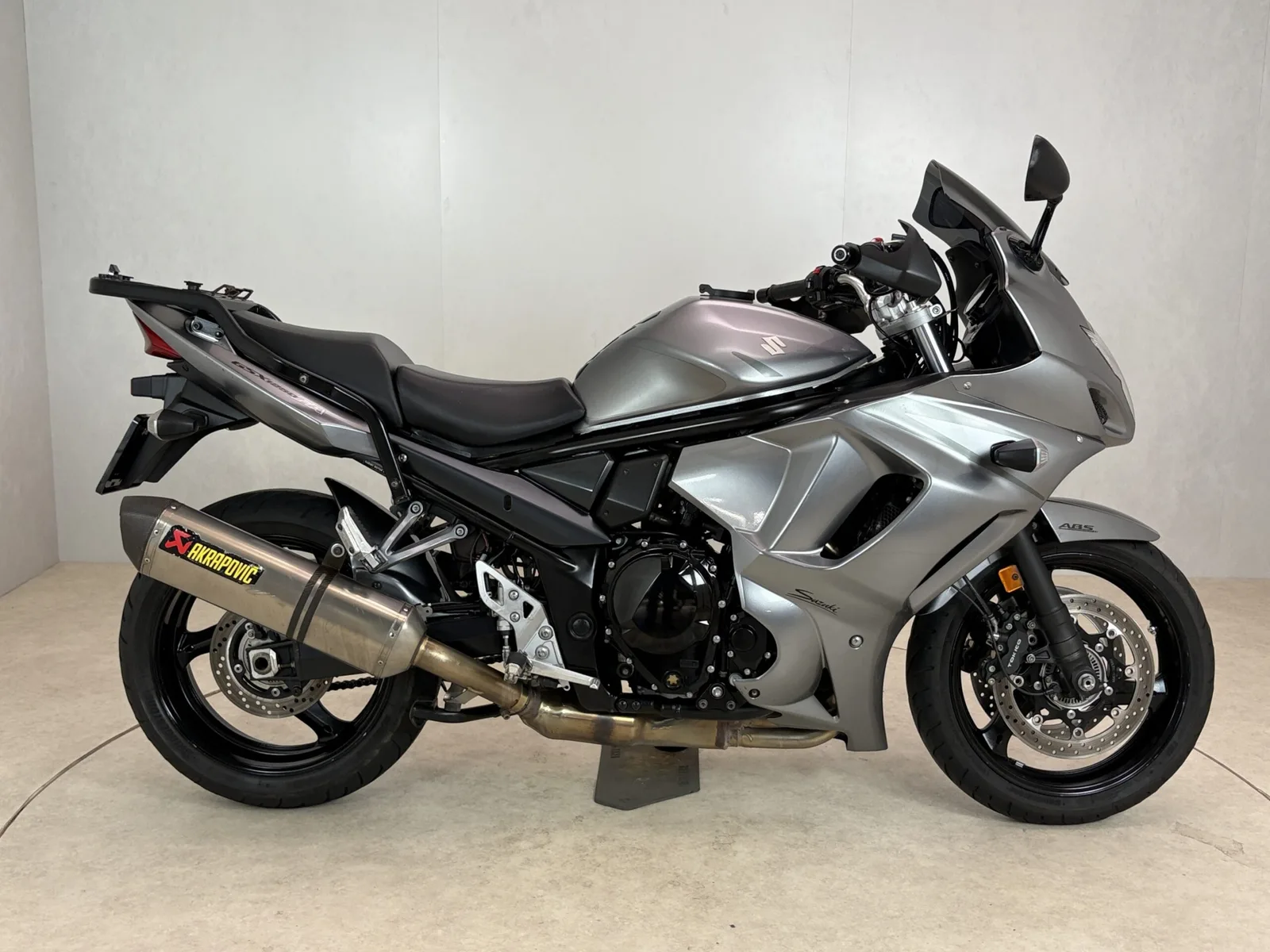 Suzuki GSX 1250 FA (2013) — foto 1