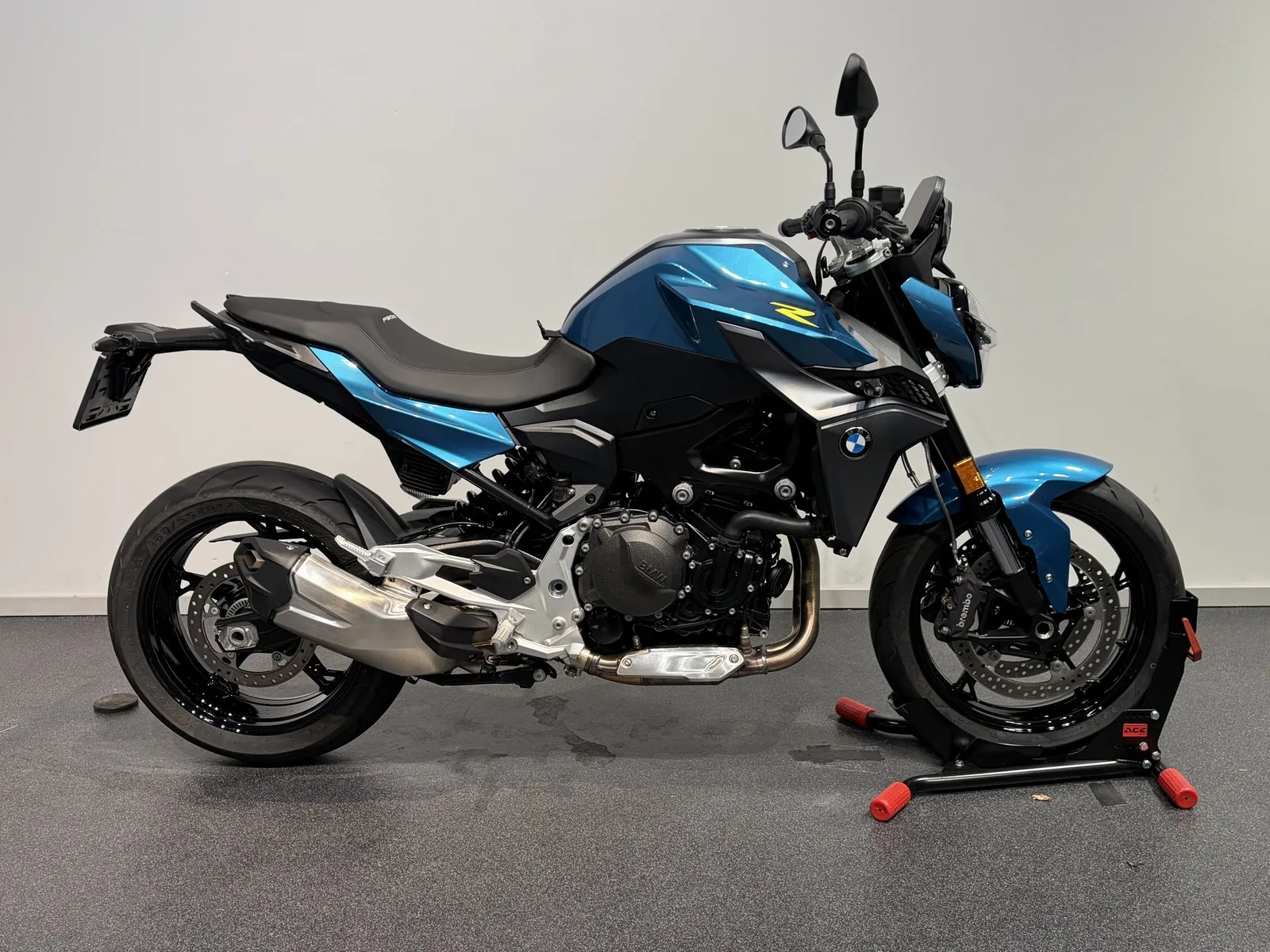 BMW F 900 R (2025) — foto 1
