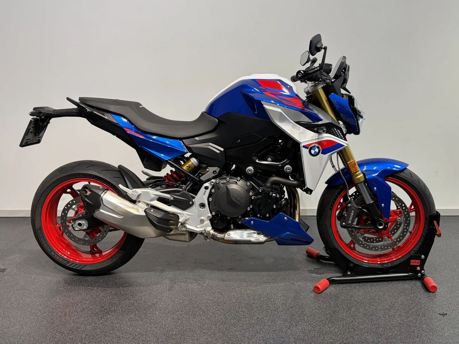 BMW F 900 R (2026) — foto 1