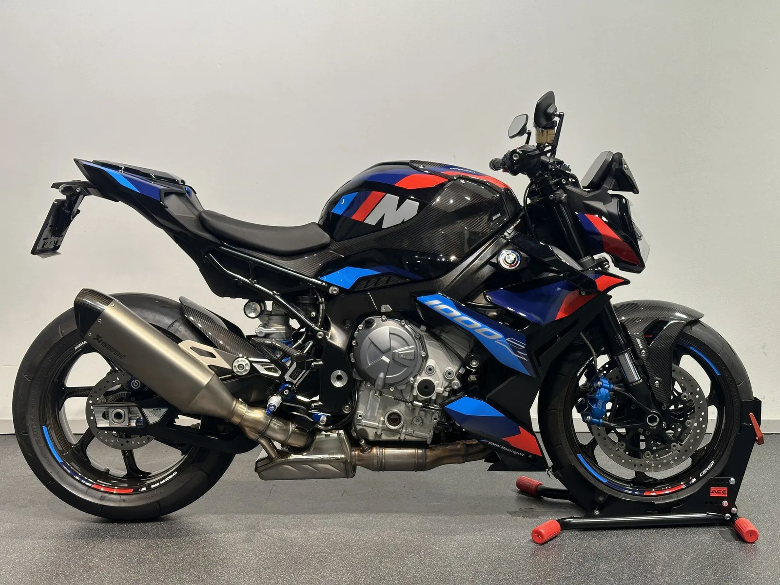 BMW M 1000 R (2023) — foto 1