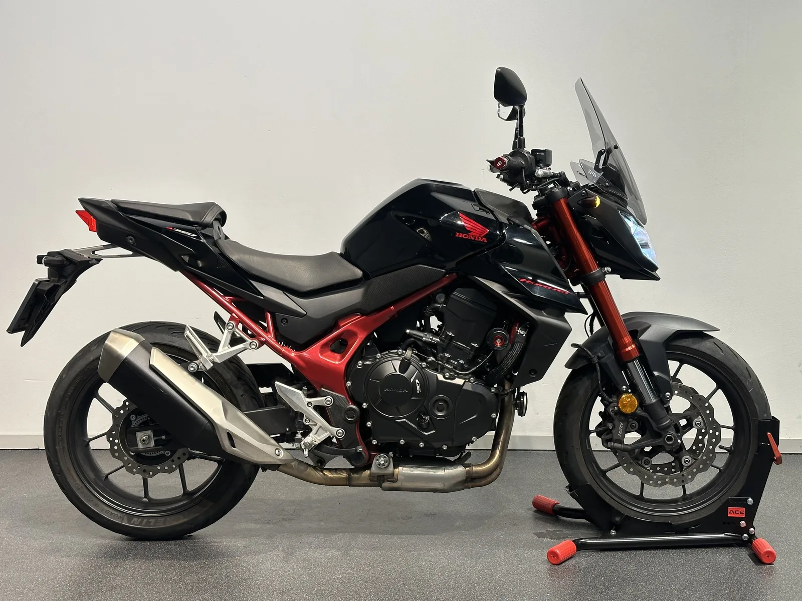 Honda CB 750 Hornet (2023) — foto 1