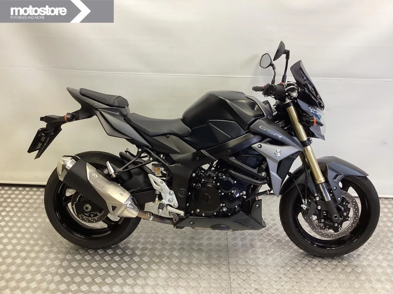 Suzuki GSR750 (2015) — foto 1