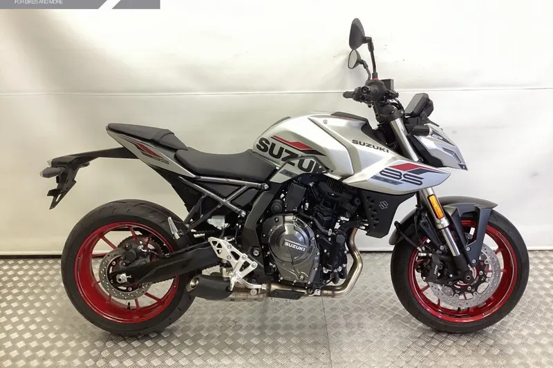 Suzuki GSX-8S (2025)