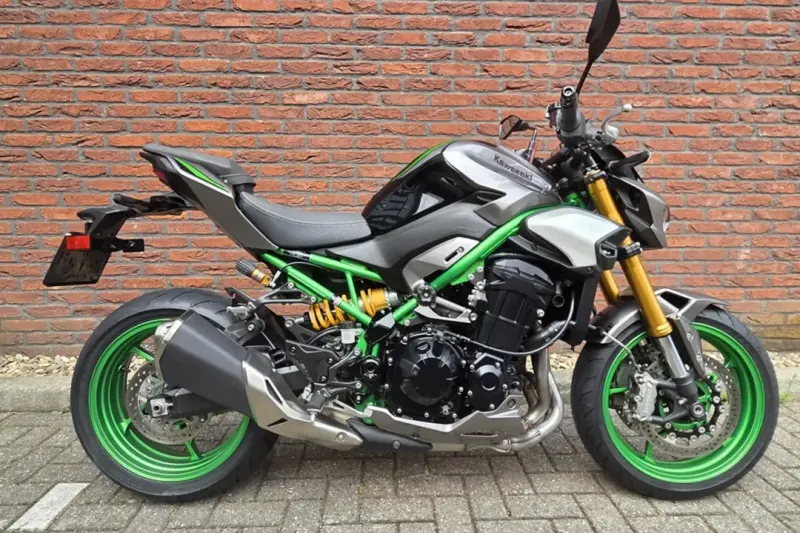 Kawasaki Z 900 se (2025)