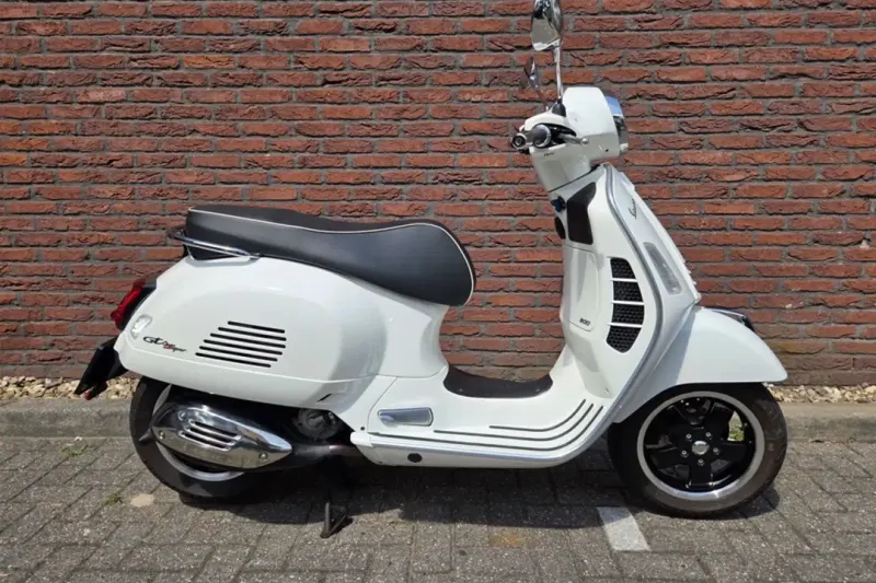 Vespa GTS 300 Super (2019)