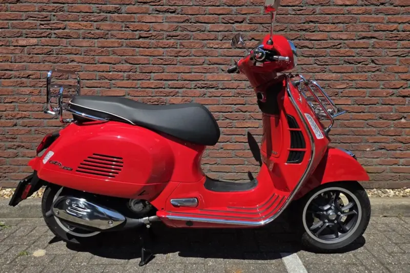 Vespa GTS Super 300 (2024)