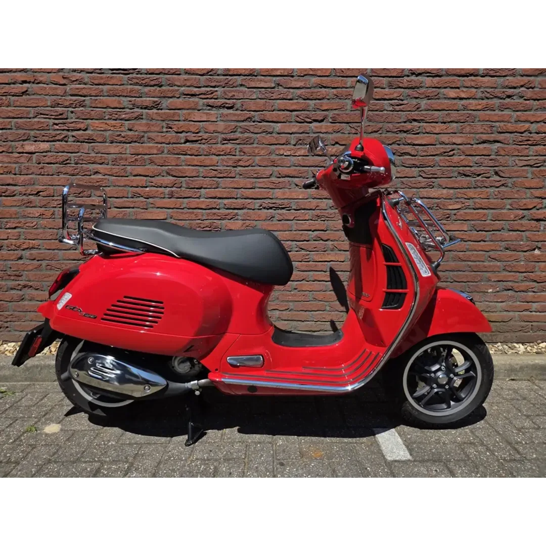 Vespa GTS Super 300 (2024) — foto 1