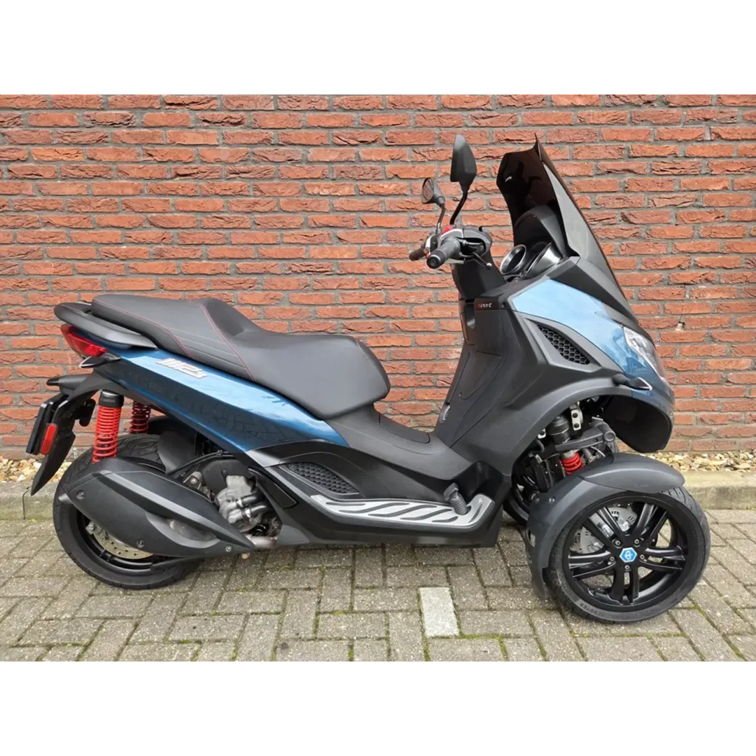 Piaggio MP3 300 HPE (2022) — foto 1