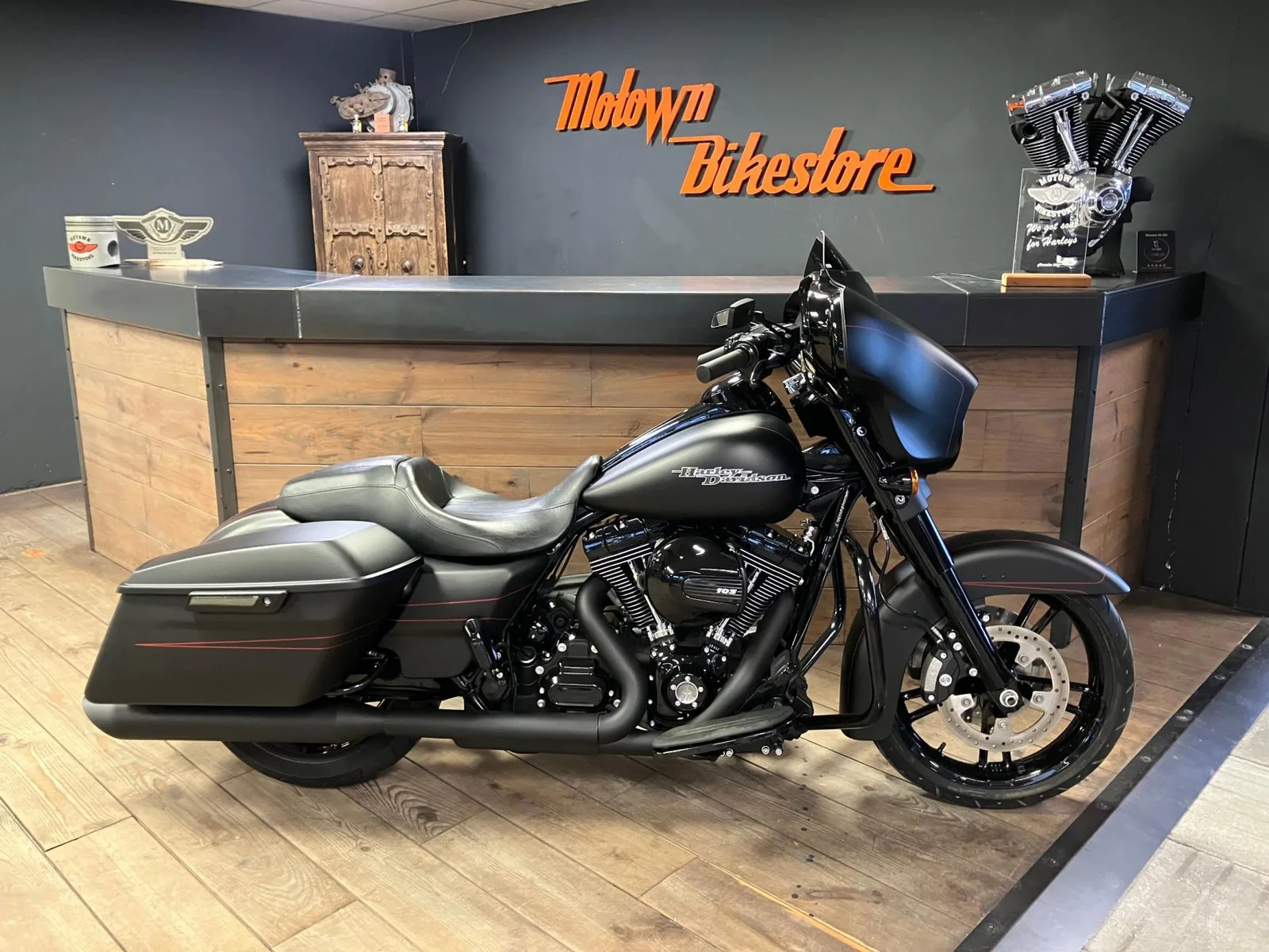 Harley-Davidson 103Ci Streetglide Special Denim Black Edition Pinstripe (2016) — foto 1