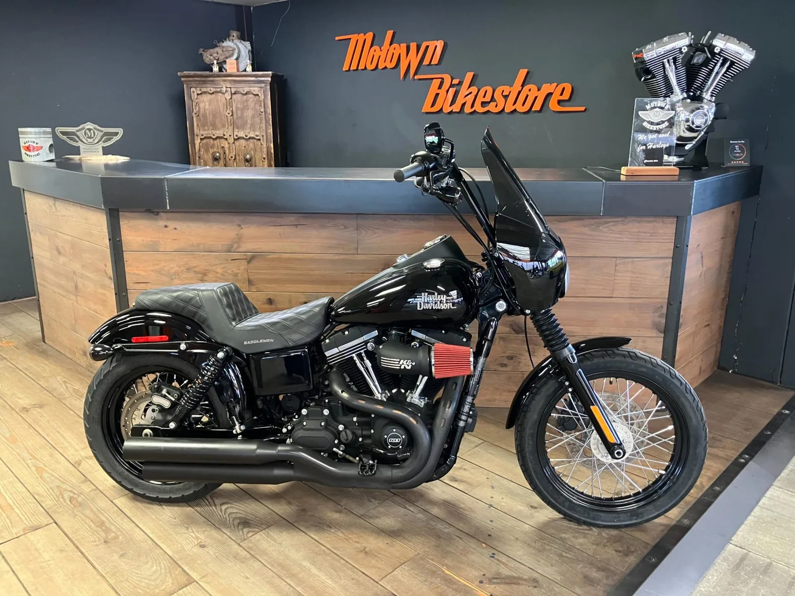 Harley-Davidson 103 Dyna Streetbob Club Style Black Edition Saddlemen (2015) — foto 1