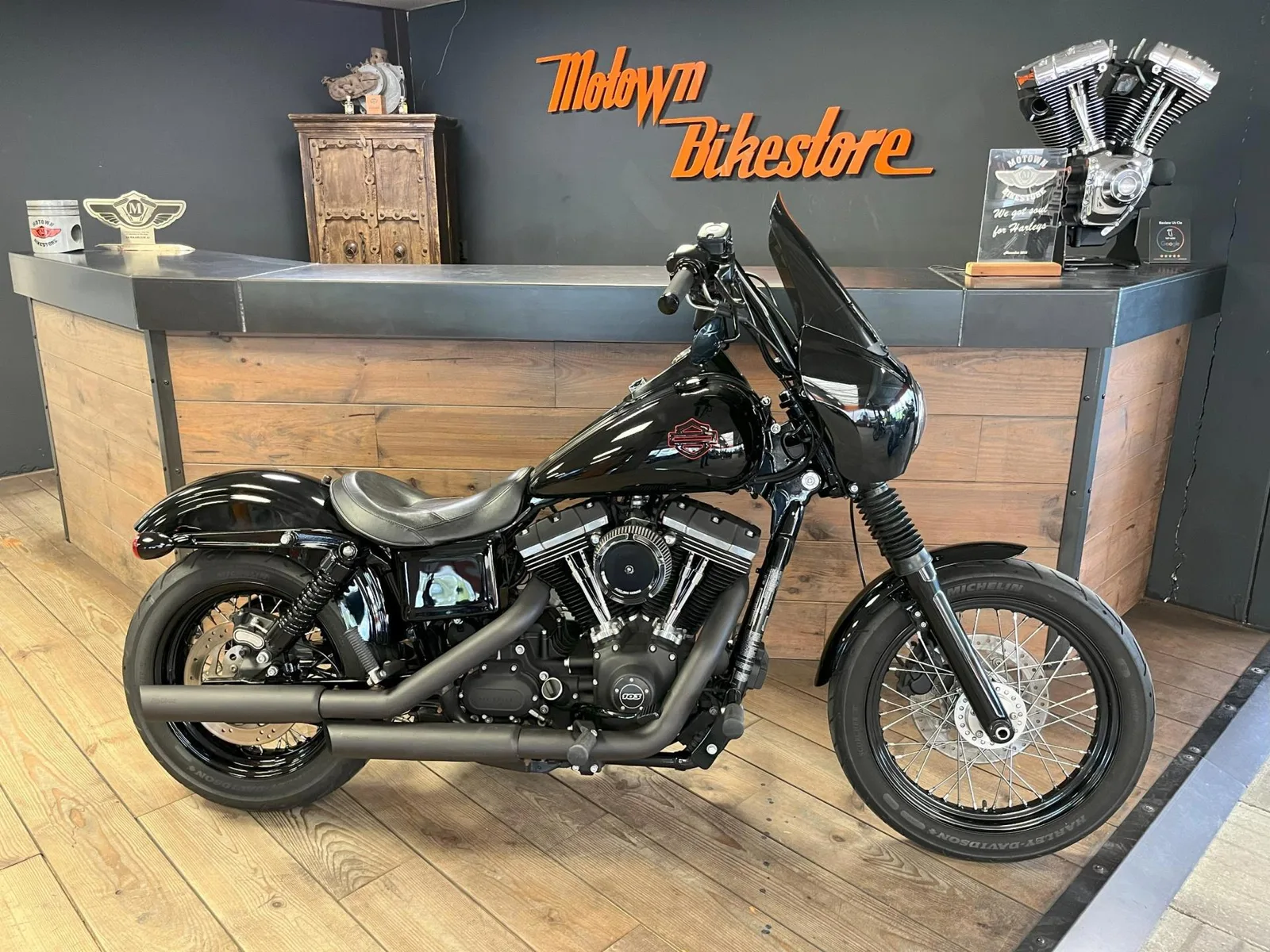 Harley-Davidson 103 Dyna Streetbob CLub Style Black Edition Python Exhaust (2016) — foto 1