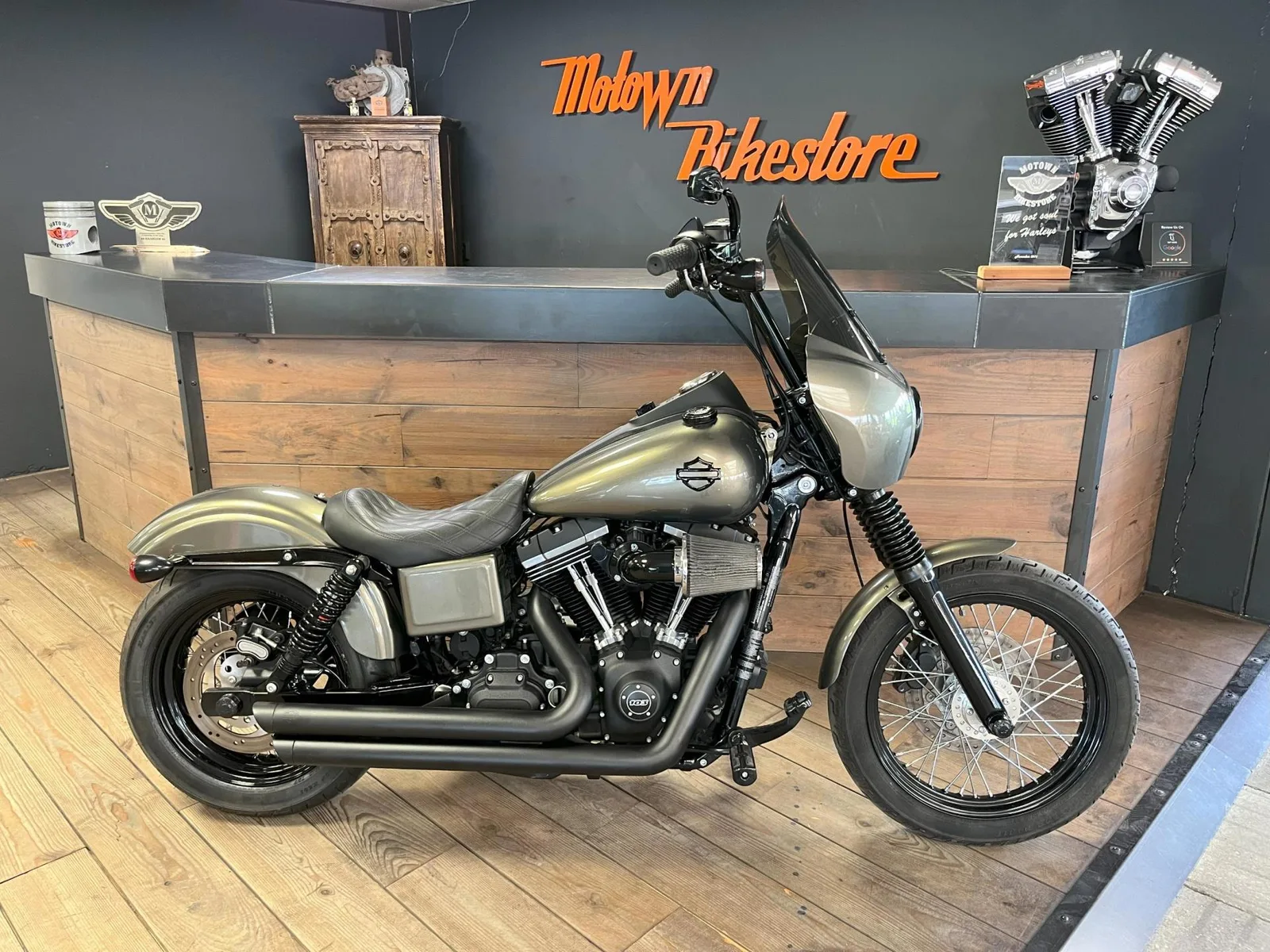 Harley-Davidson 103 Dyna Streetbob CLub Style Vance Hines Exhaust (2017) — foto 1