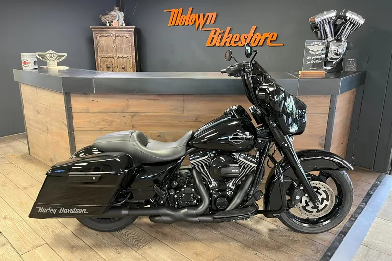 Harley-Davidson 103Ci Streetglide Black Edition Vance Hines X-Pipe (2012)