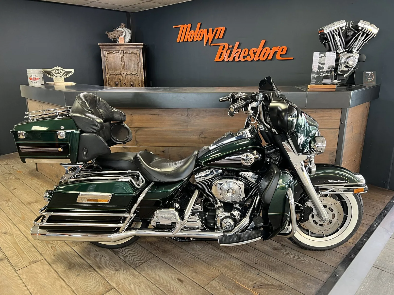 Harley-Davidson Ultra Glide White Wall Tires Vance Hines (1999) — foto 1
