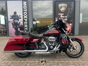 Harley-Davidson Street Glide (2017) — foto 1