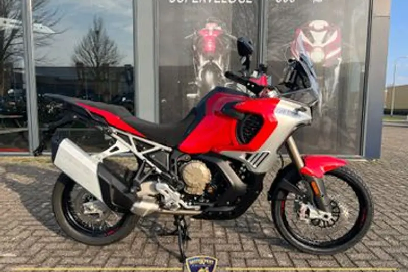 MV Agusta Enduro Veloce (2025)